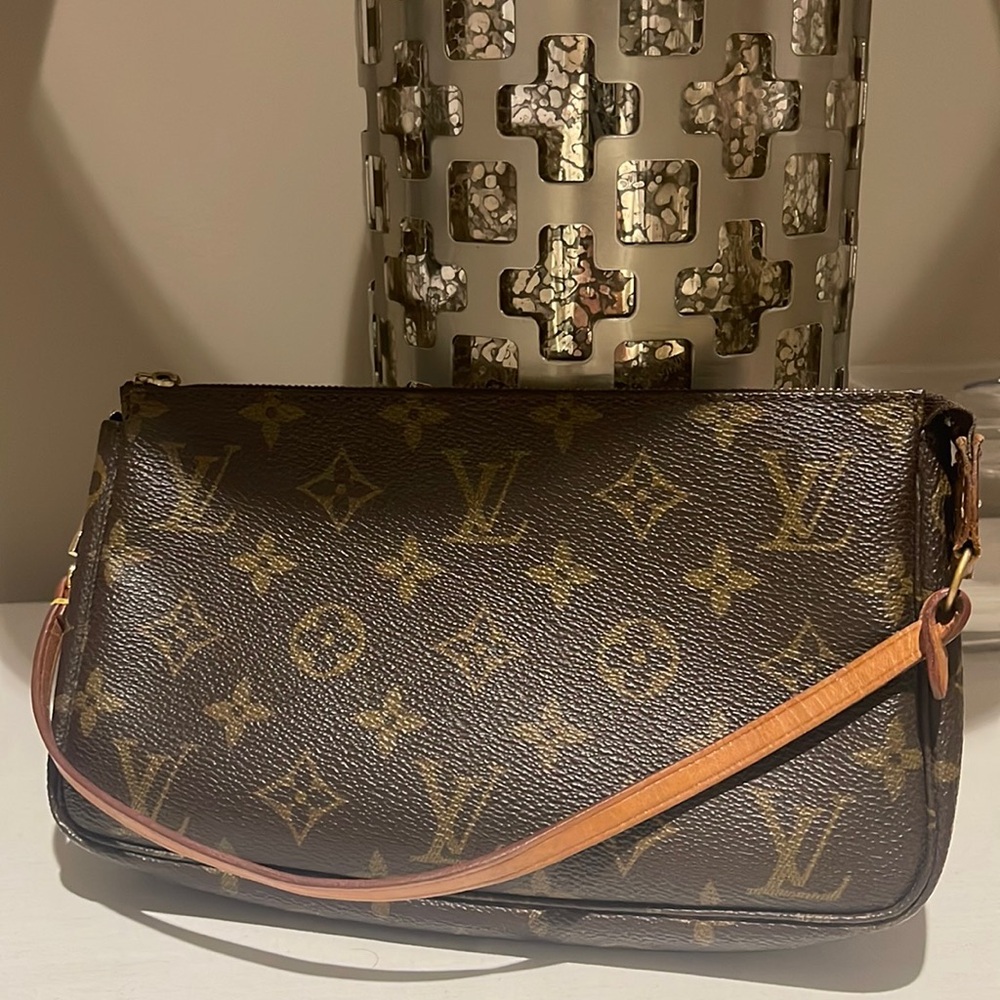 6️⃣0️⃣0️⃣ Louis Vuitton pochette